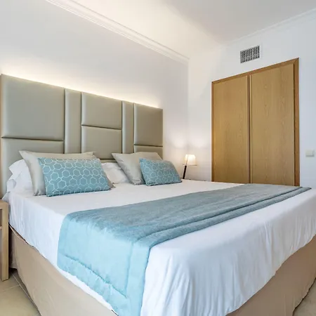 アパートホテル Zafiro Mallorca & 4*